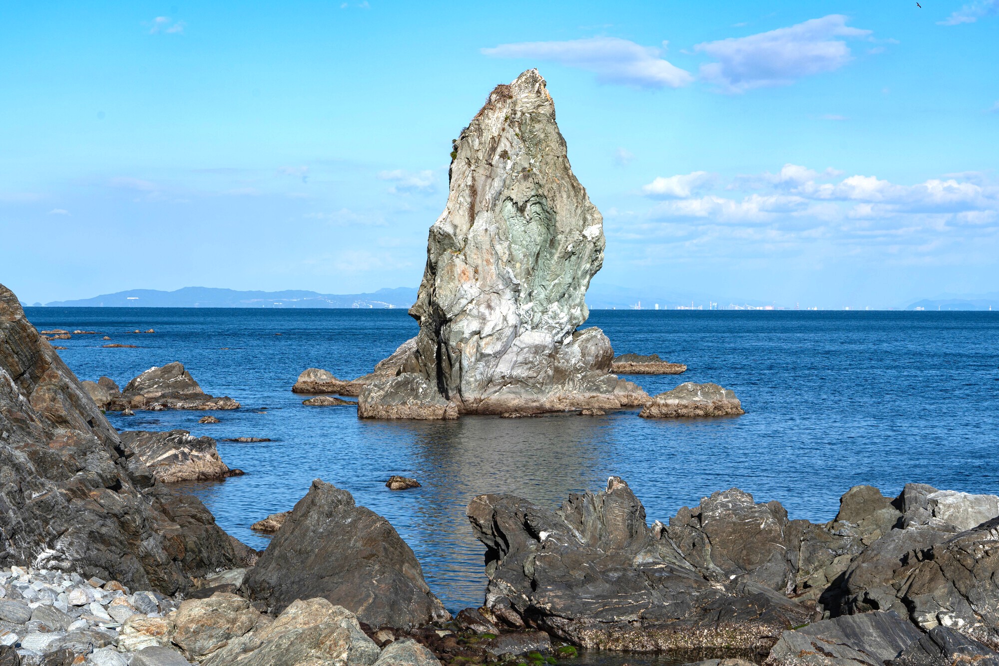 沼島の上立神岩